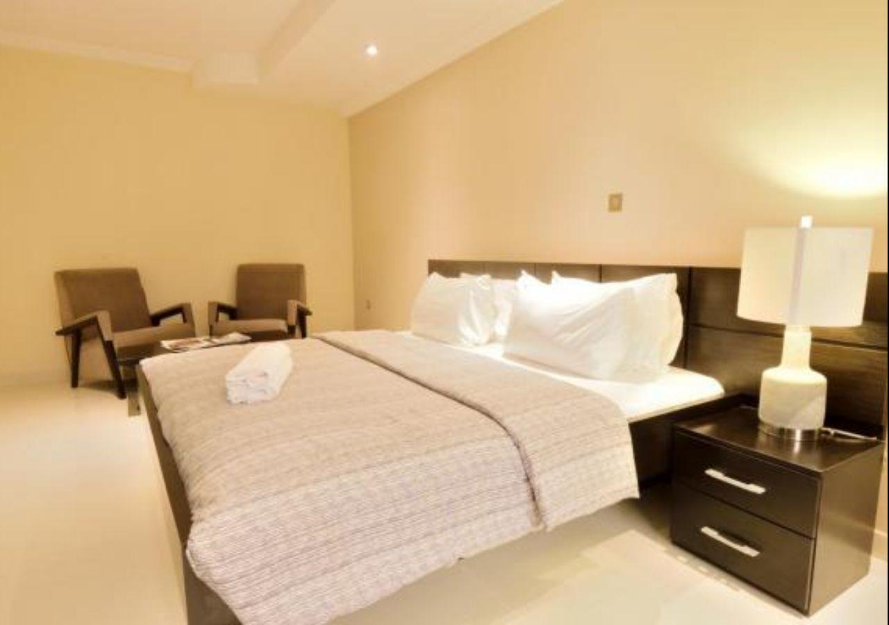 Executive Suite,695661873:JPEG